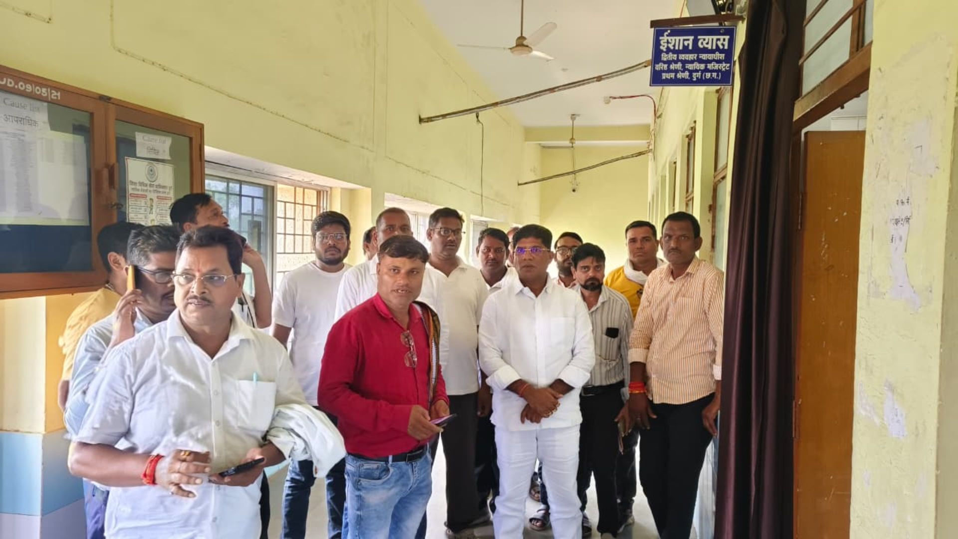 Durg News: उतई आंदोलन मामले में जिला ग्रामीण कांग्रेस अध्यक्ष राकेश ठाकुर समेत 9 नेताओं को न्यायालय से मिली जमानत