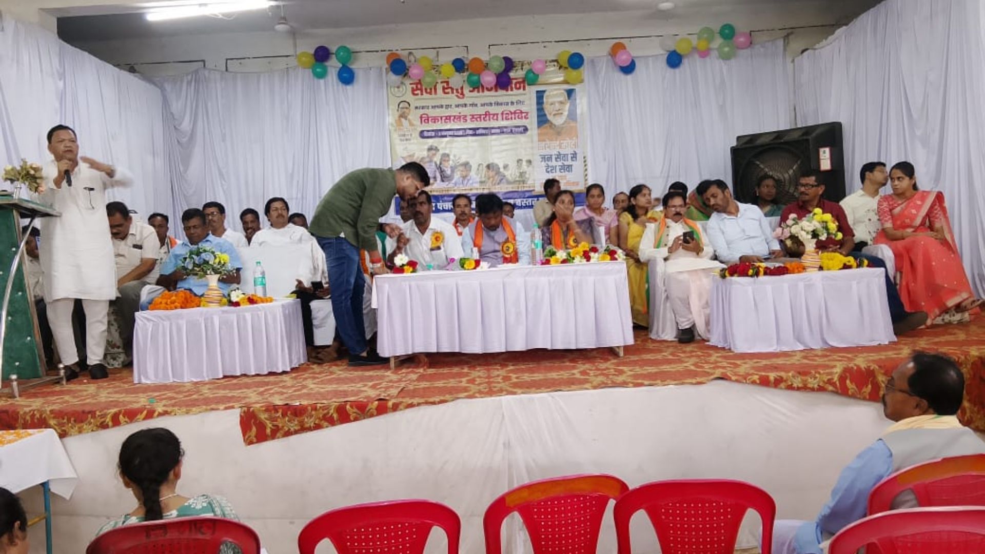 Bakawand News: सेवा सेतु अभियान के तहत बकावंड में लगा विशाल शिविर, महिला स्व-सहायता समूहों को 90 लाख रुपये का चेक